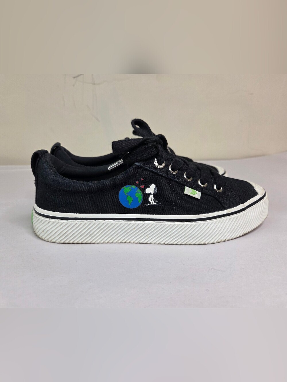 Cariuma x Peanuts Snoopy Earth Black Canvas Sneakers Size 6.5 Low Top Shoes